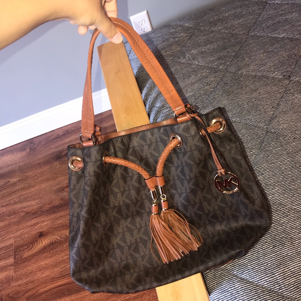 Micheal Kors purse